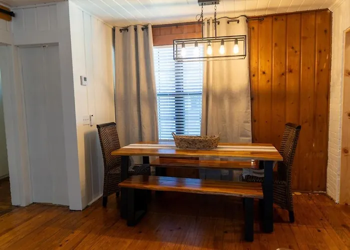 Holiday home Mint Julep House- New Listing, Close To Everything, Fire Pit Pensacola