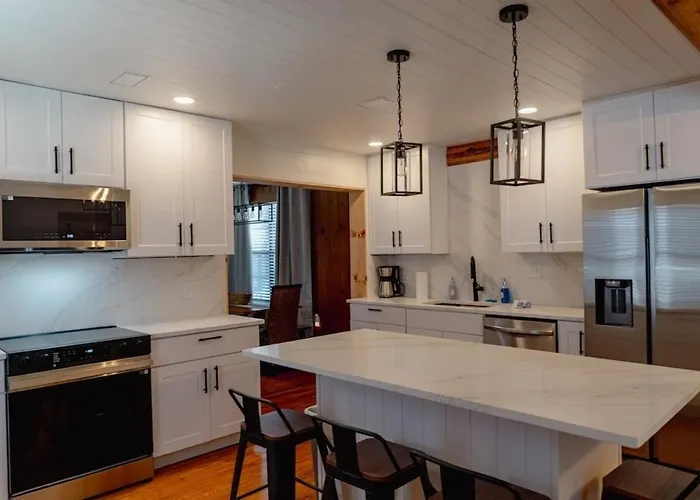 Mint Julep House- New Listing, Close To Everything, Fire Pit Holiday home *