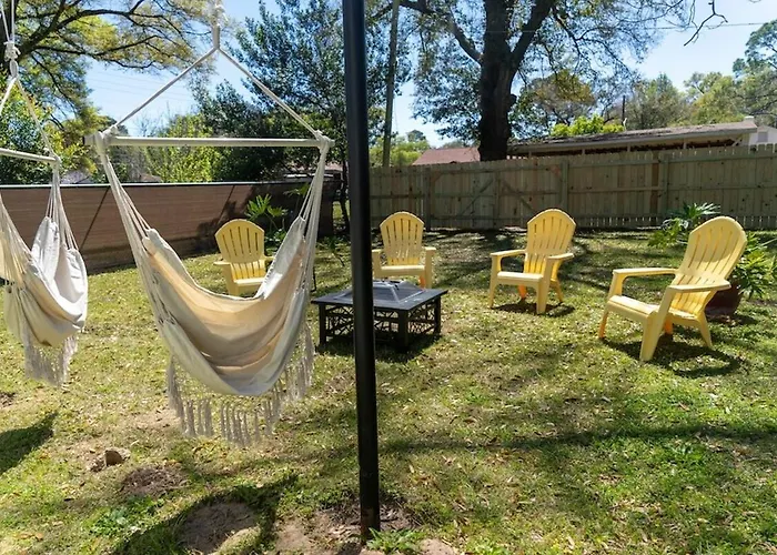 Mint Julep House- New Listing, Close To Everything, Fire Pit *